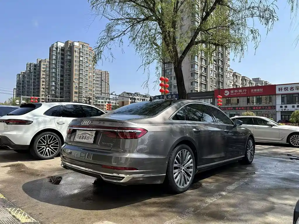 Audi A8 — фото 3