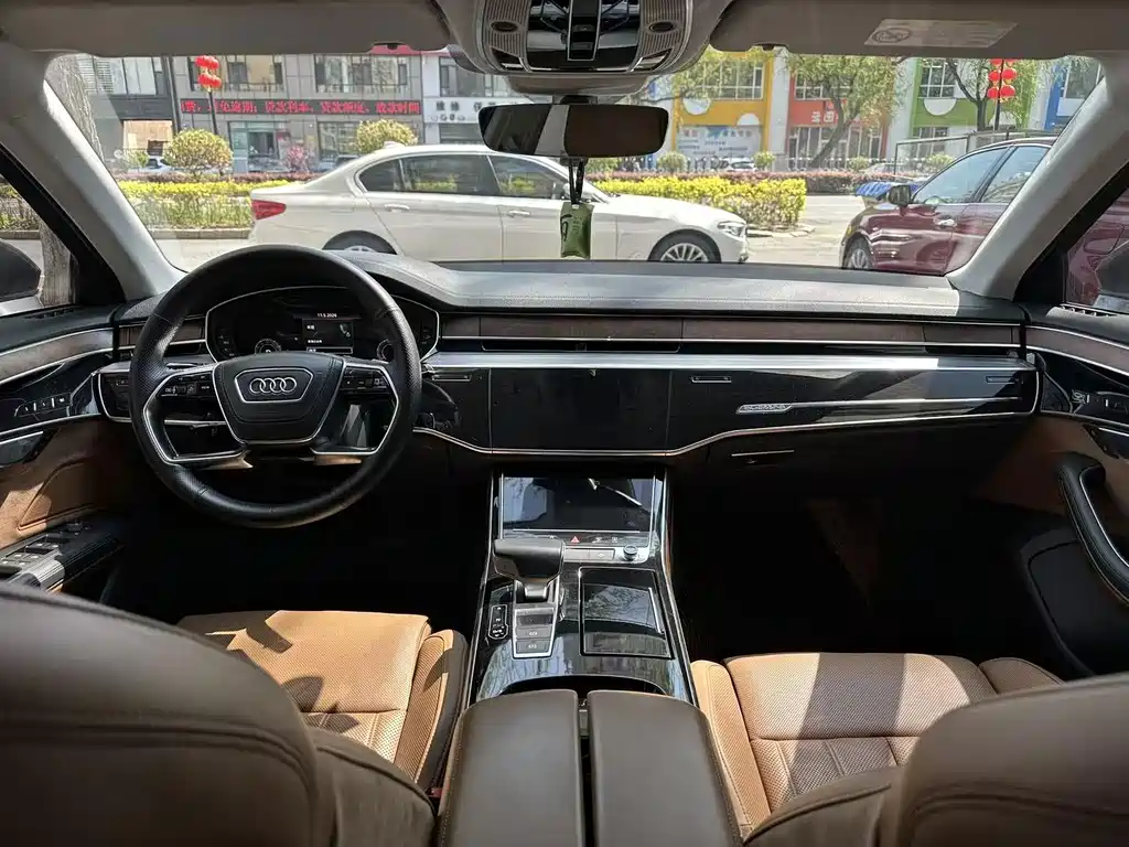 Audi A8 — фото 5