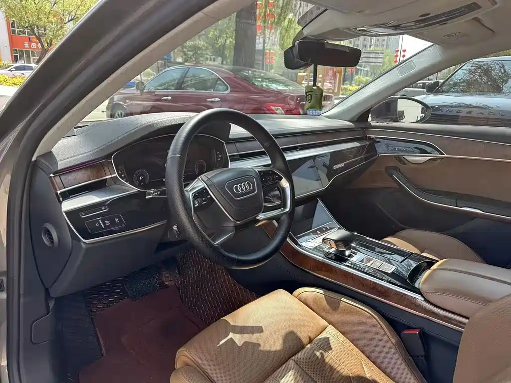 Audi A8 — фото 6