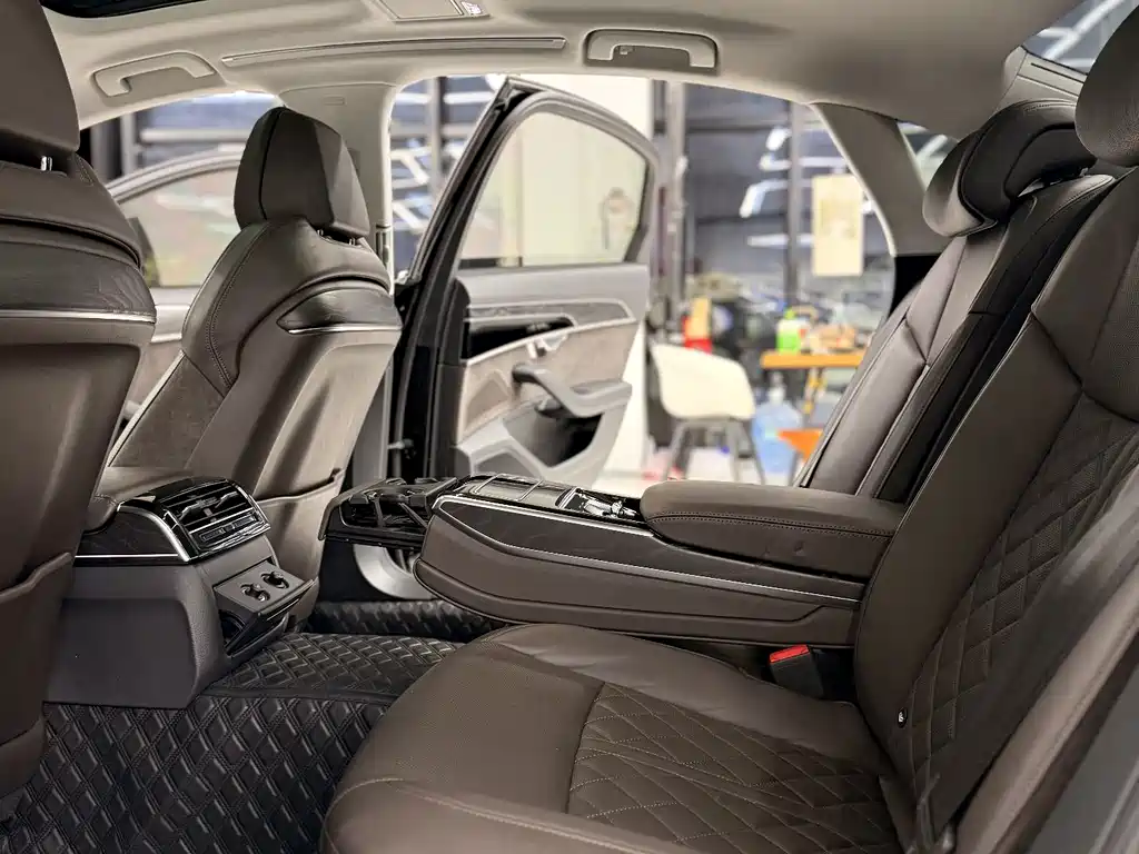 Audi A8 — фото 14