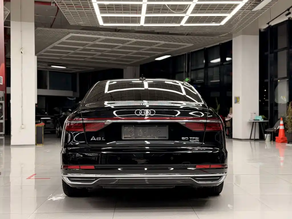 Audi A8 — фото 5