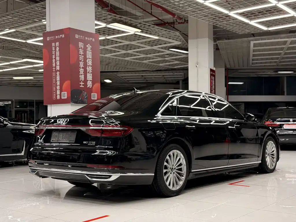 Audi A8 — фото 6