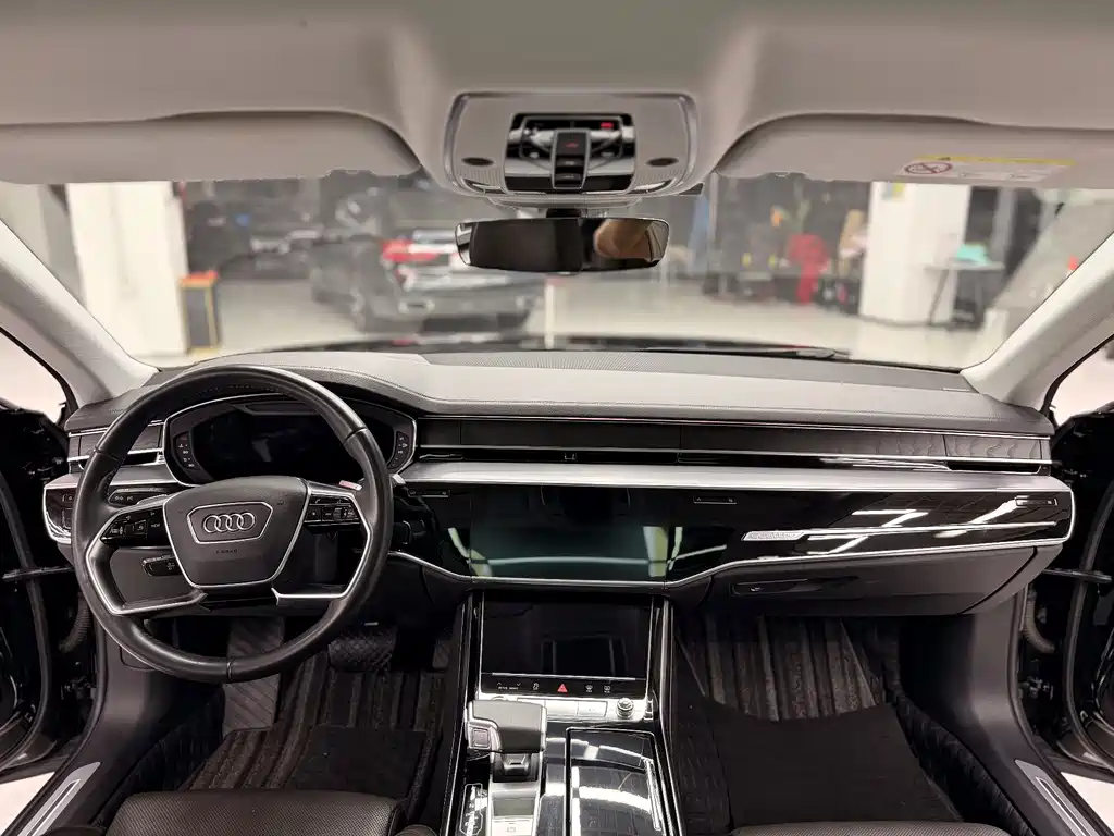Audi A8 — фото 7