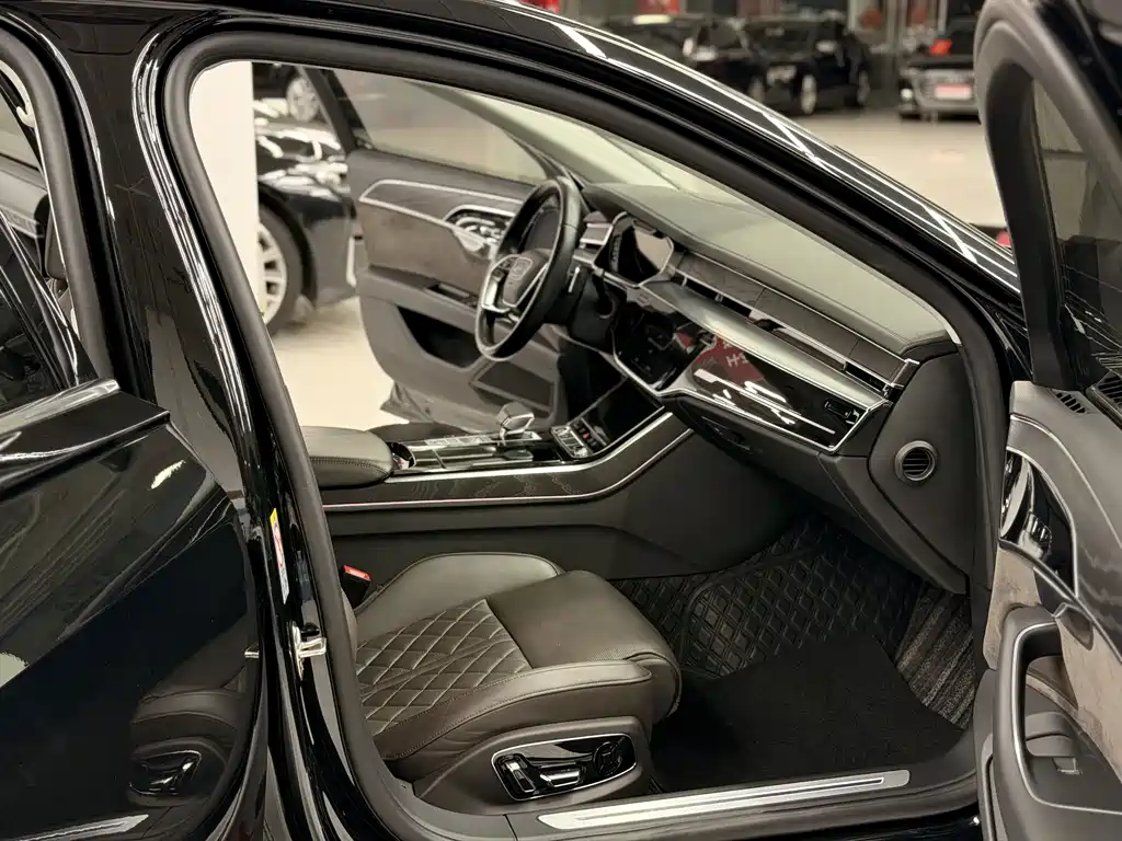 Audi A8 — фото 8