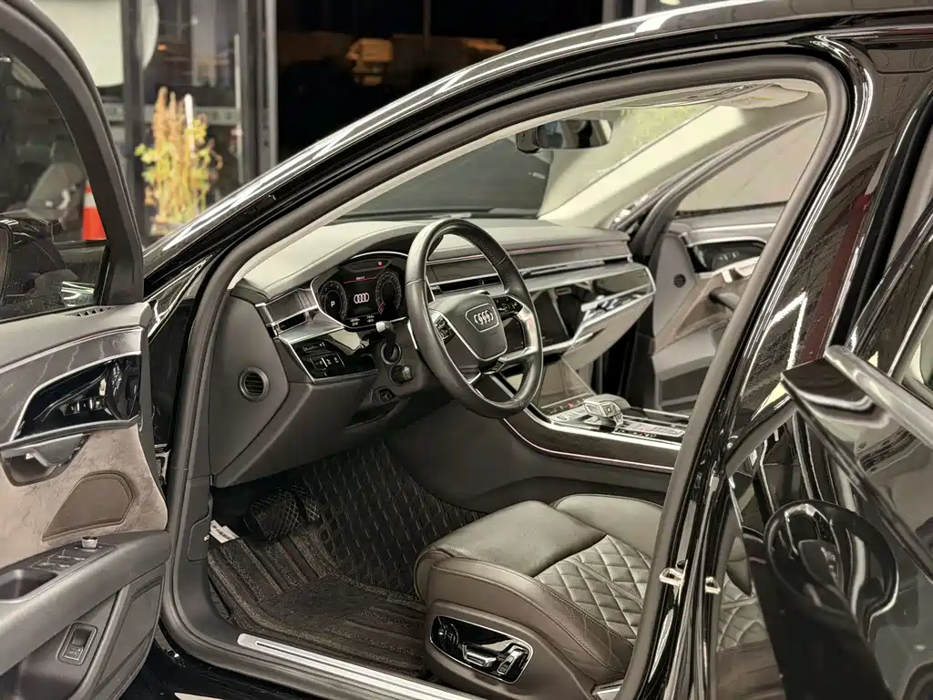 Audi A8 — фото 9