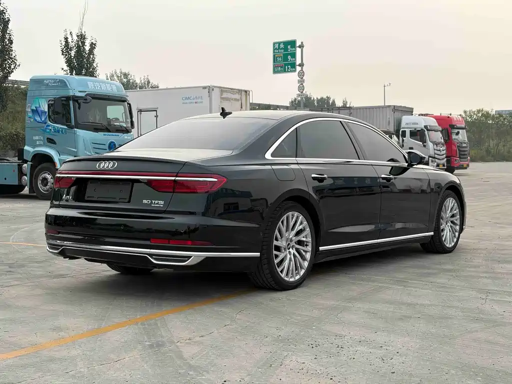 Audi A8 — фото 9