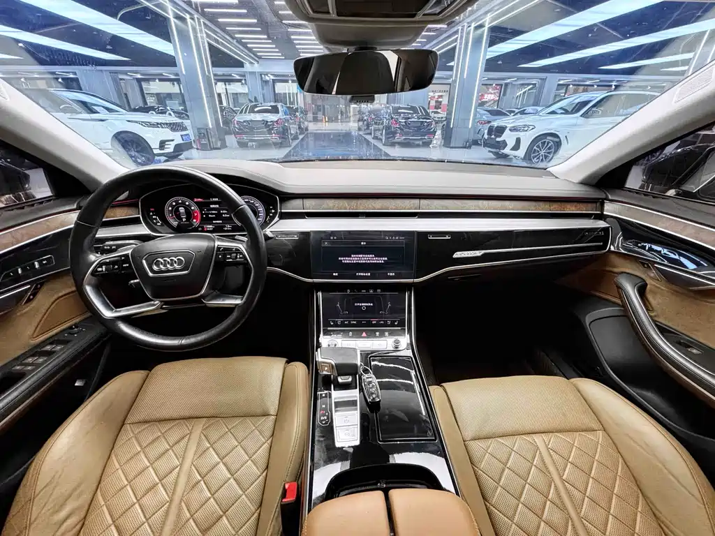 Audi A8 — фото 4