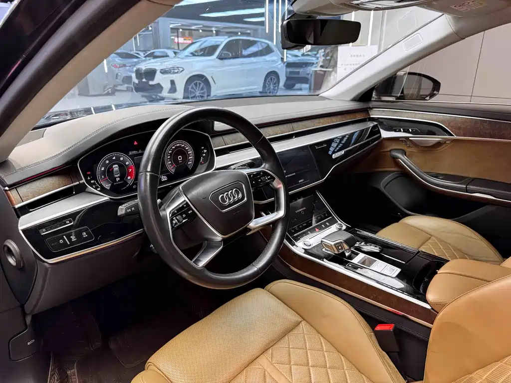 Audi A8 — фото 5