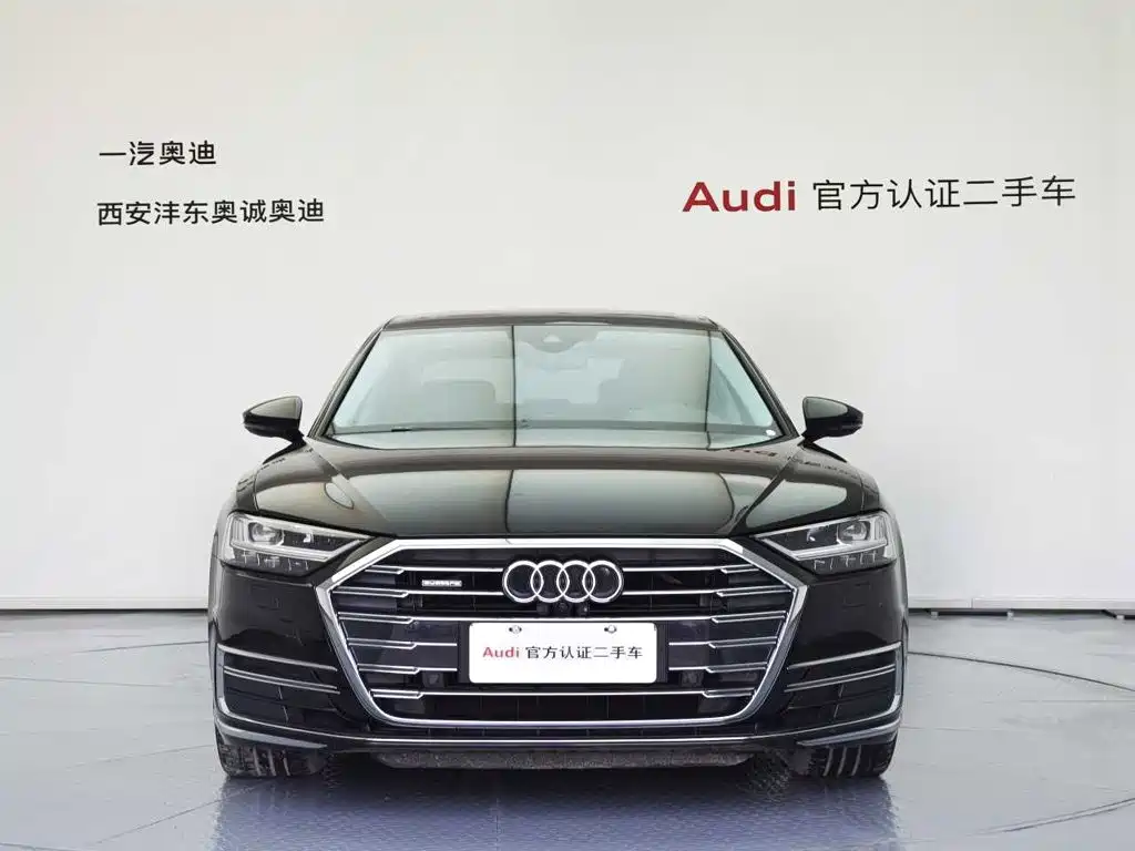 Audi A8 — фото 1