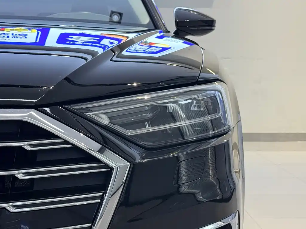 Audi A8 — фото 4