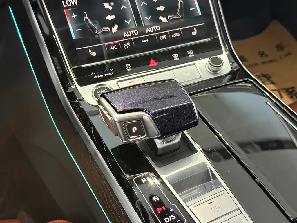 Audi A8 — фото 9