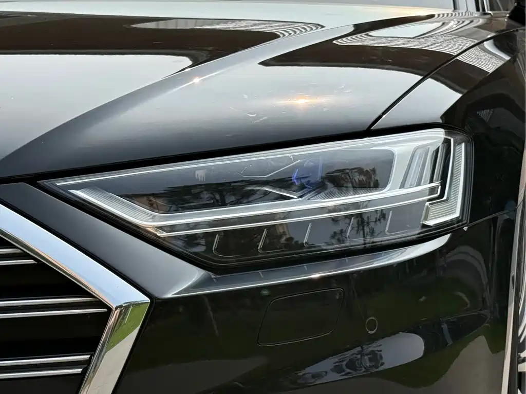 Audi A8 — фото 4