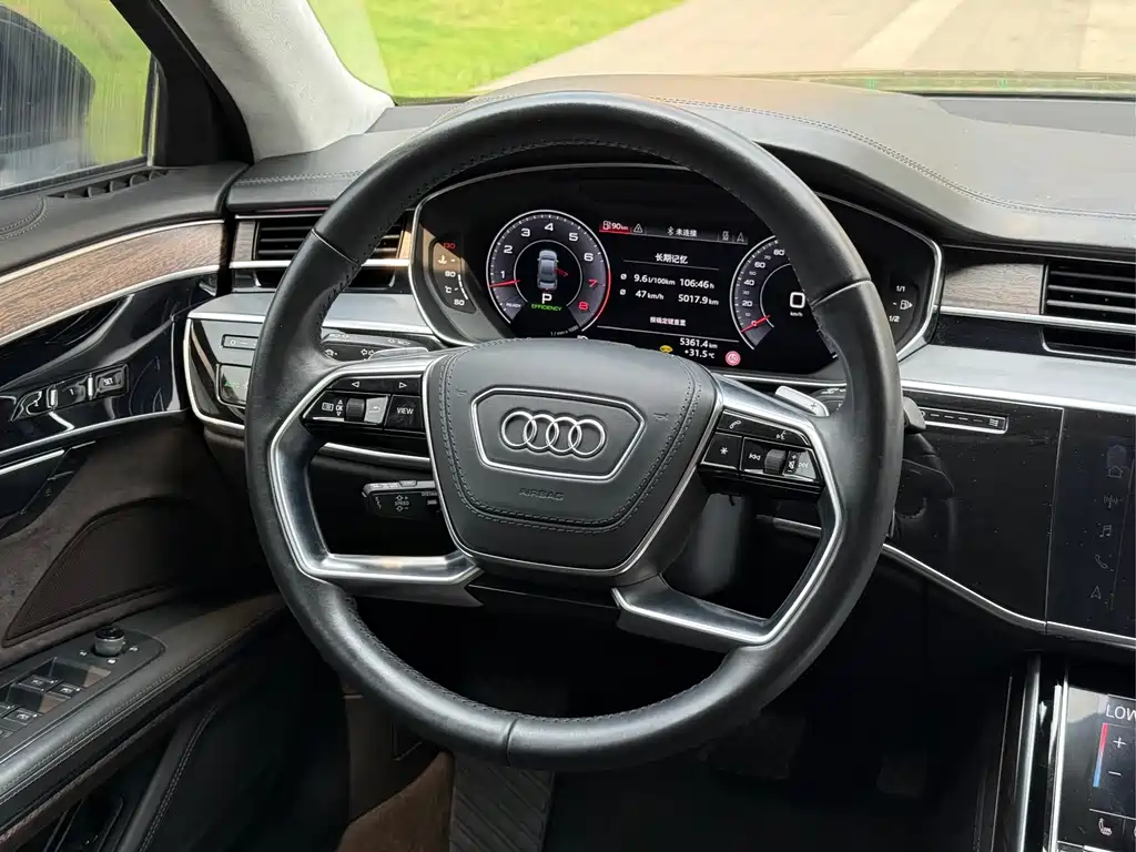 Audi A8 — фото 5
