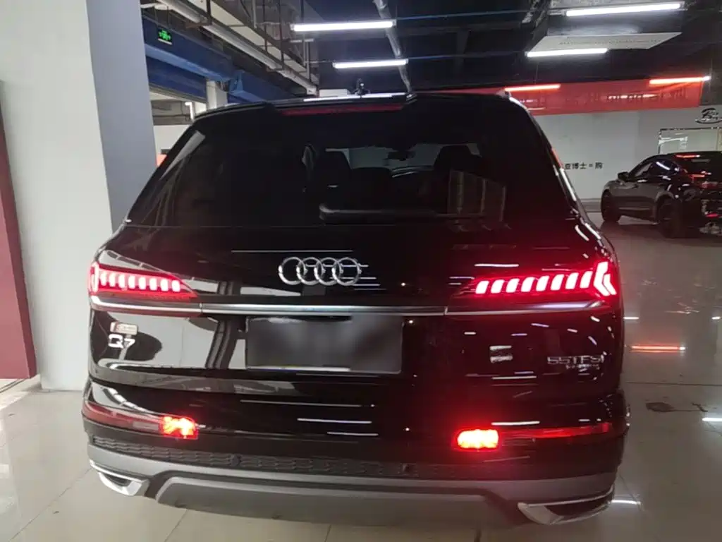 Audi Q7 — фото 6
