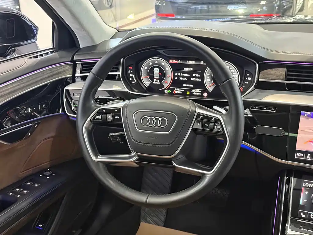 Audi A8 — фото 5