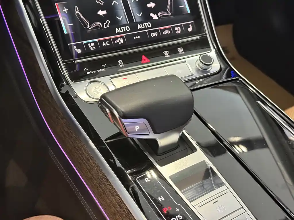Audi A8 — фото 9