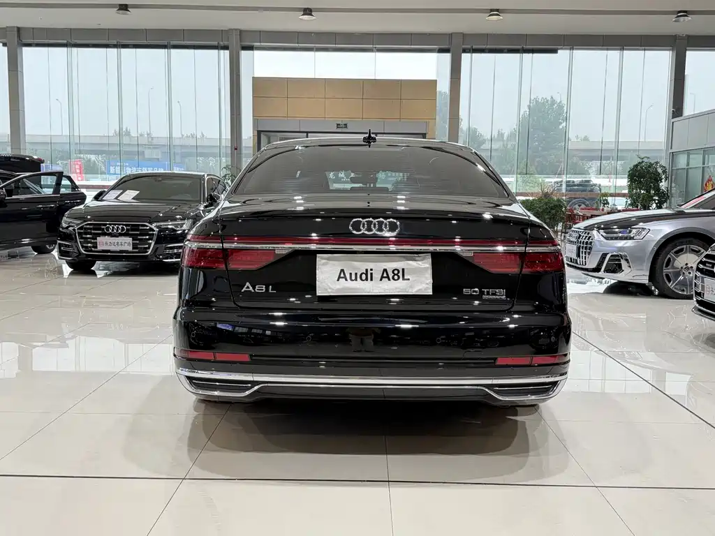Audi A8 — фото 4