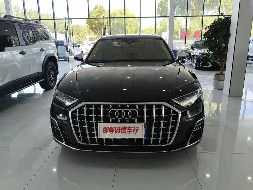 Audi A8 — фото 2