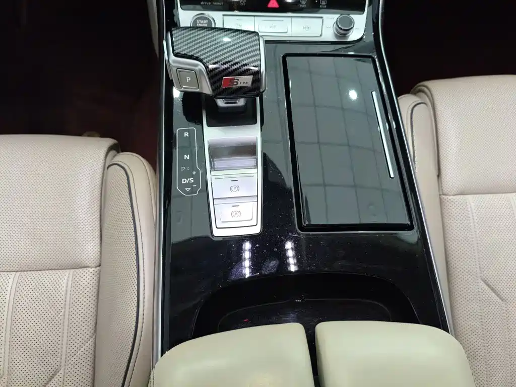 Audi A8 — фото 14