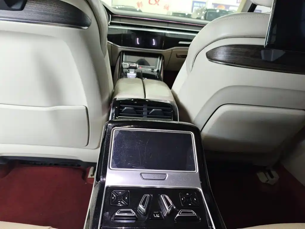 Audi A8 — фото 15