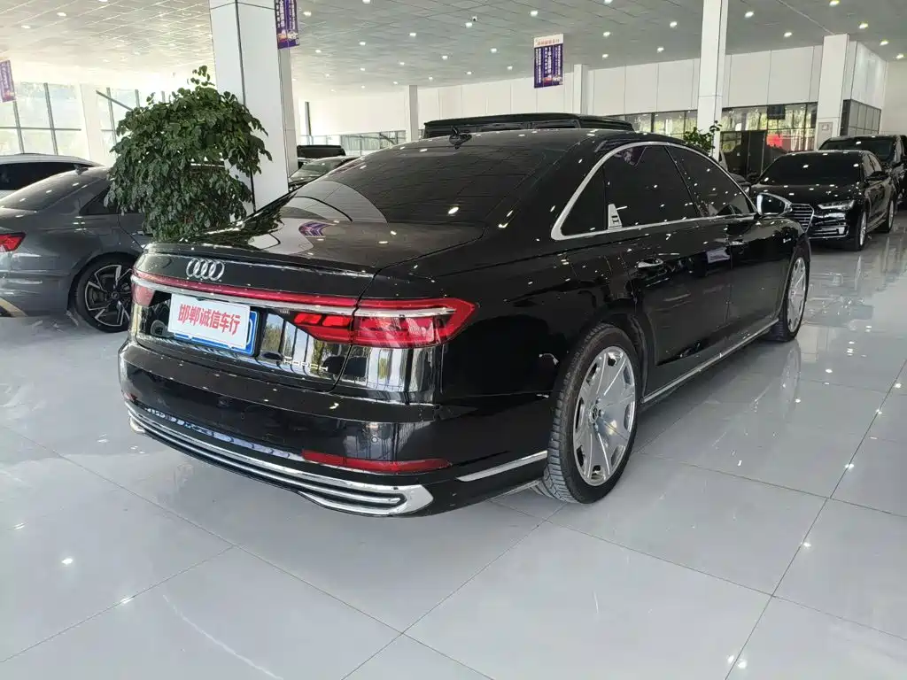 Audi A8 — фото 4