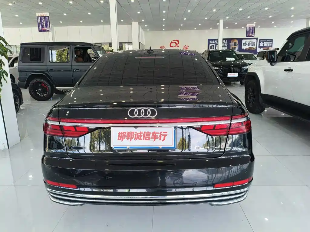 Audi A8 — фото 5