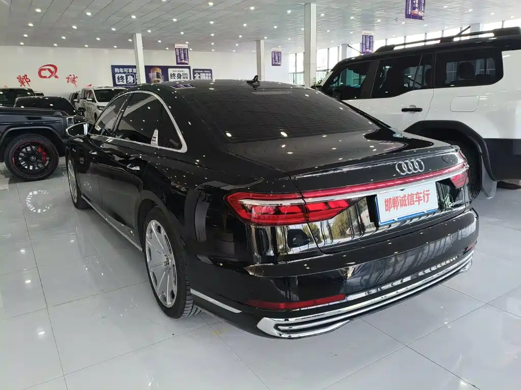 Audi A8 — фото 6