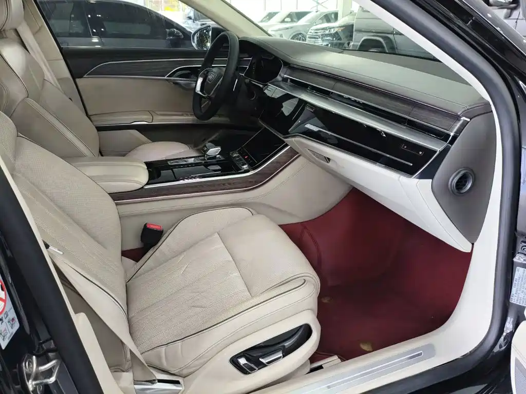 Audi A8 — фото 10