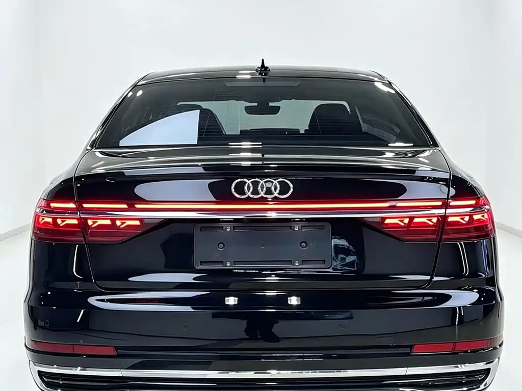 Audi A8 — фото 8