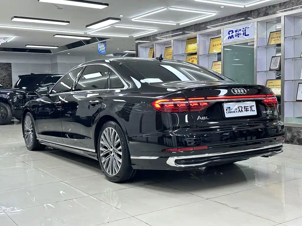 Audi A8 — фото 4