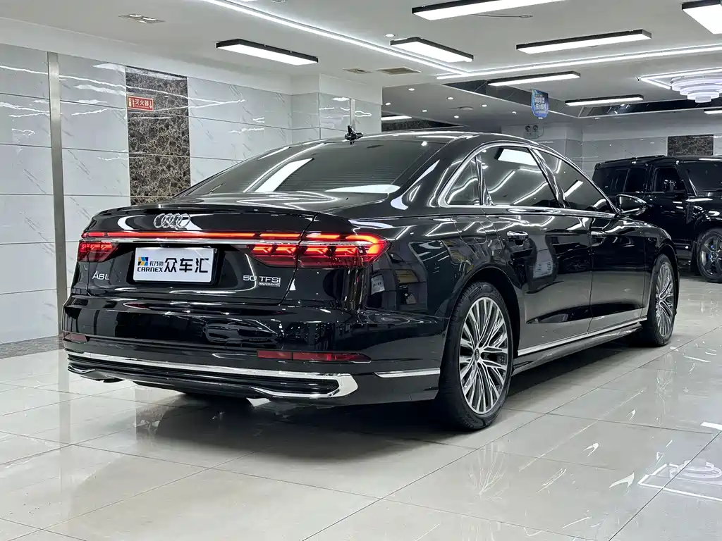 Audi A8 — фото 6