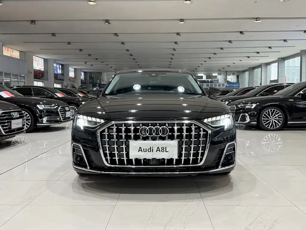 Audi A8 — фото 2