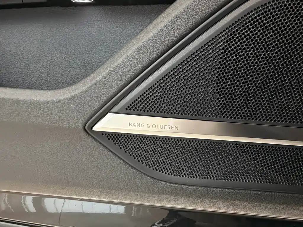 Audi A8 — фото 11