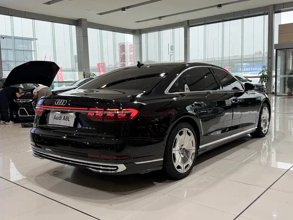 Audi A8 — фото 3