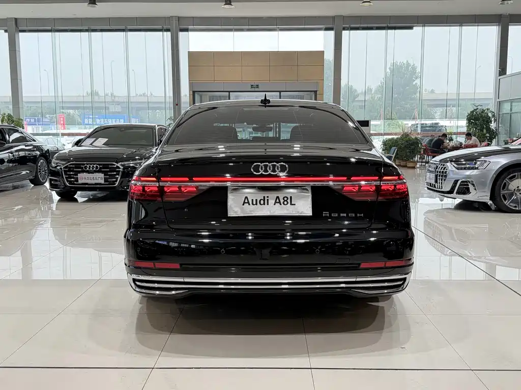 Audi A8 — фото 4
