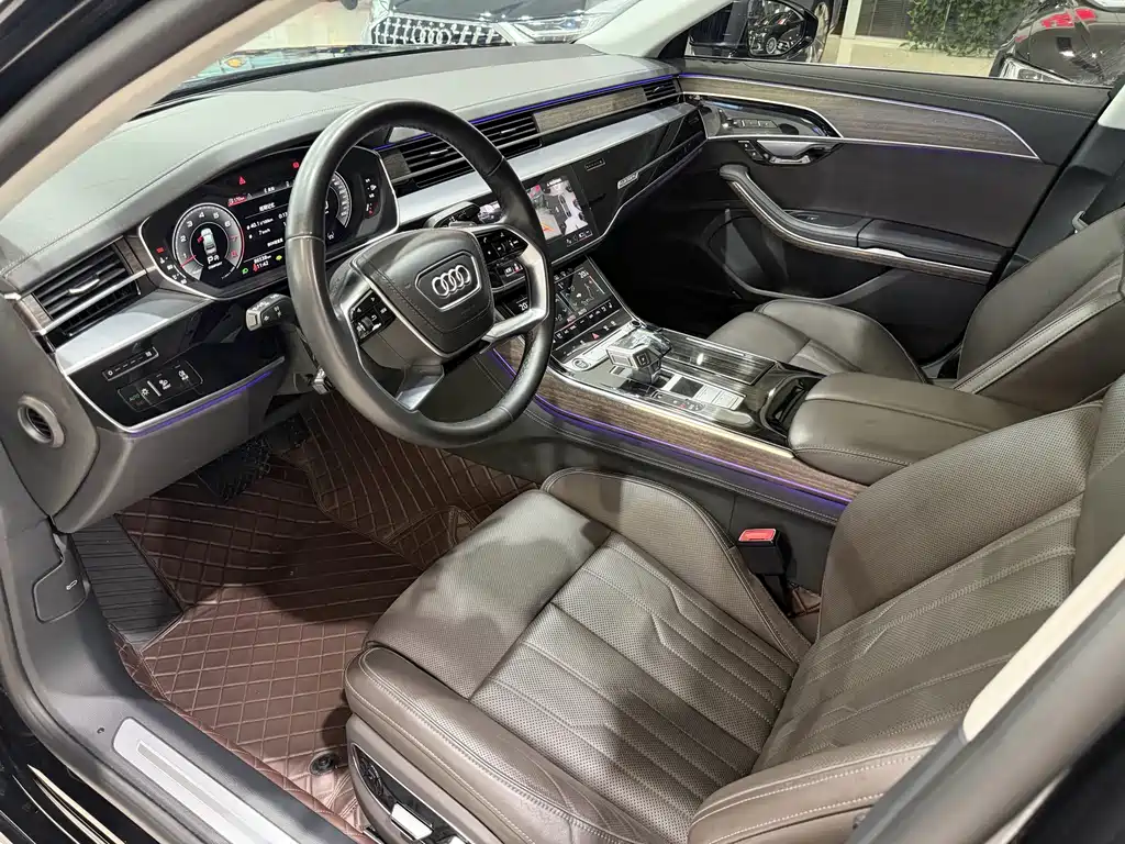 Audi A8 — фото 6
