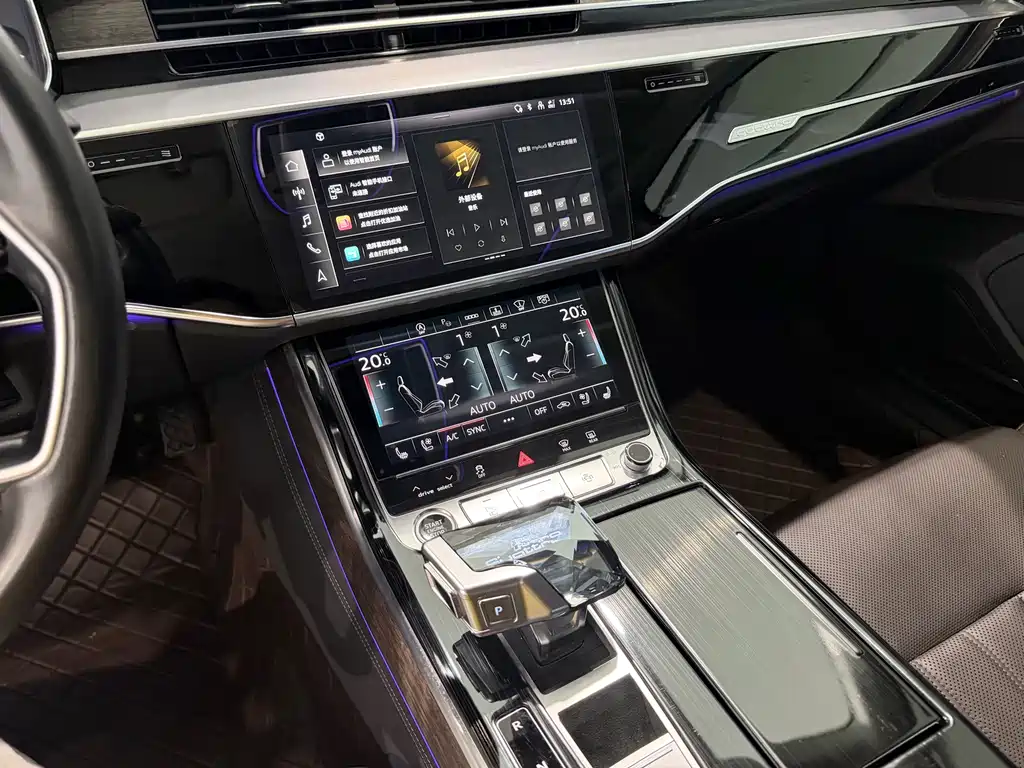 Audi A8 — фото 9