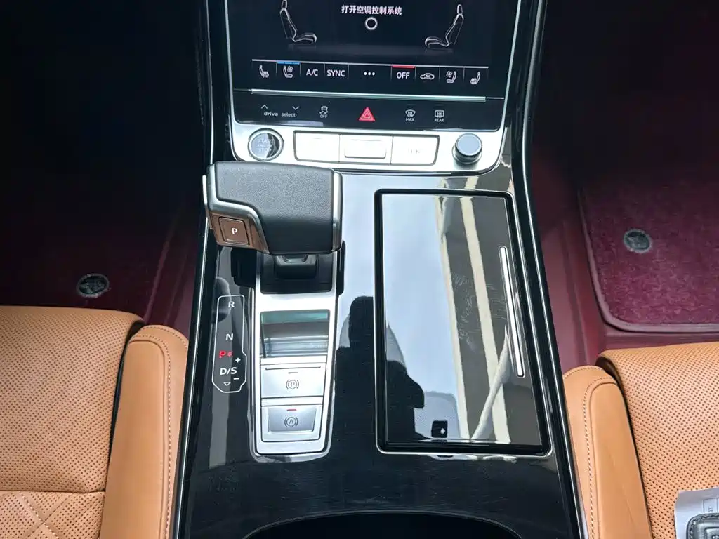 Audi A8 — фото 15