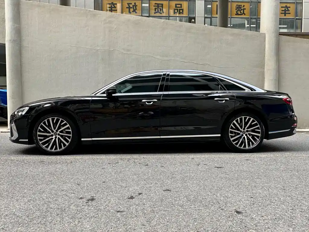 Audi A8 — фото 3