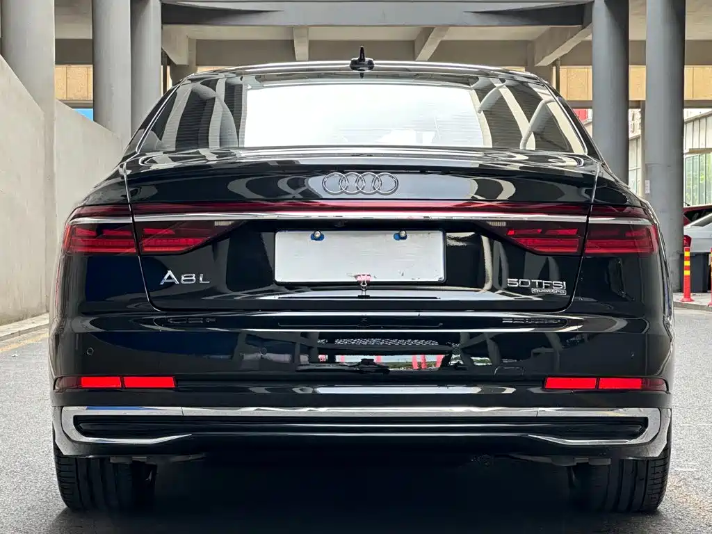 Audi A8 — фото 4