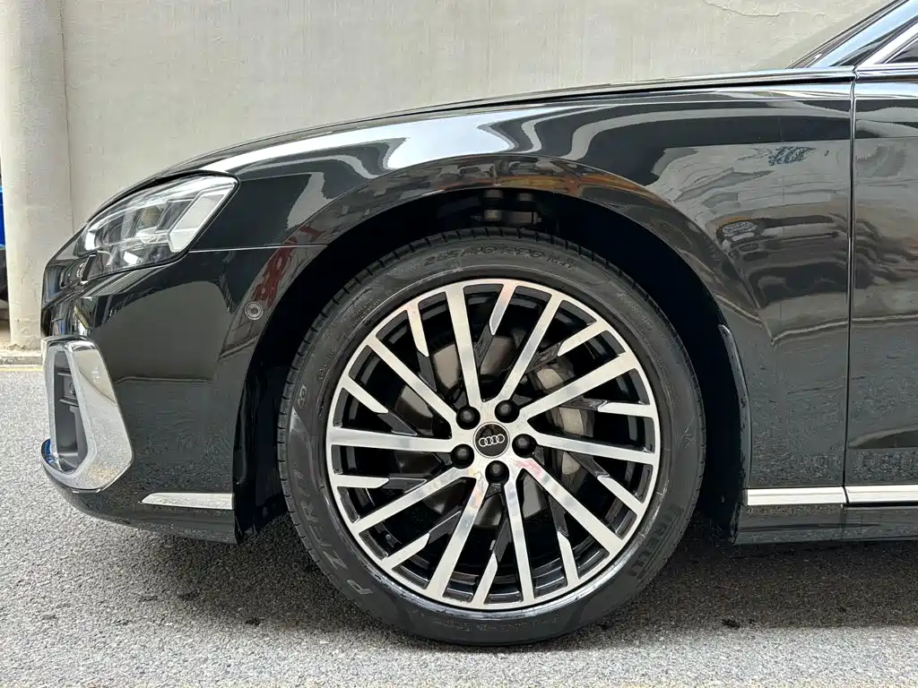 Audi A8 — фото 6