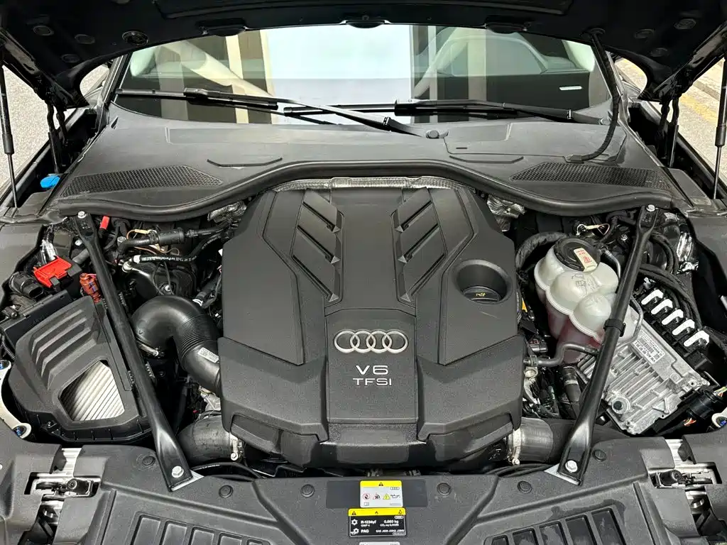 Audi A8 — фото 7