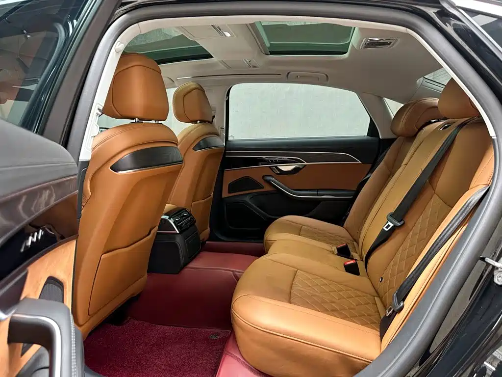 Audi A8 — фото 10