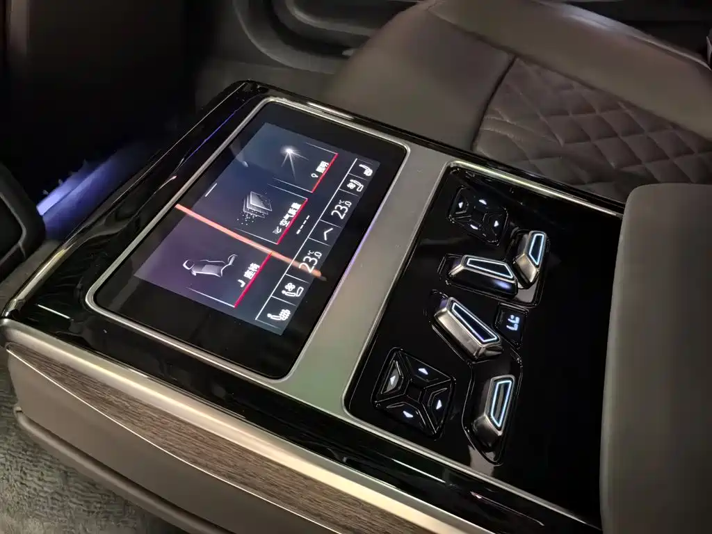 Audi A8 — фото 33