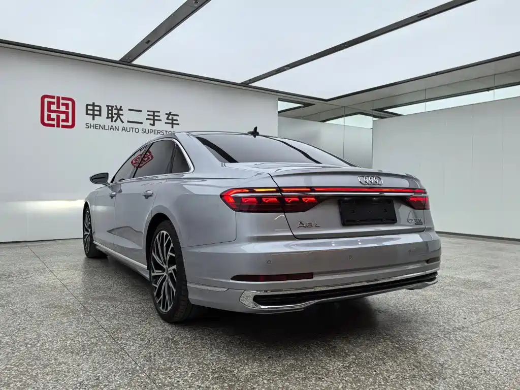 Audi A8 — фото 8