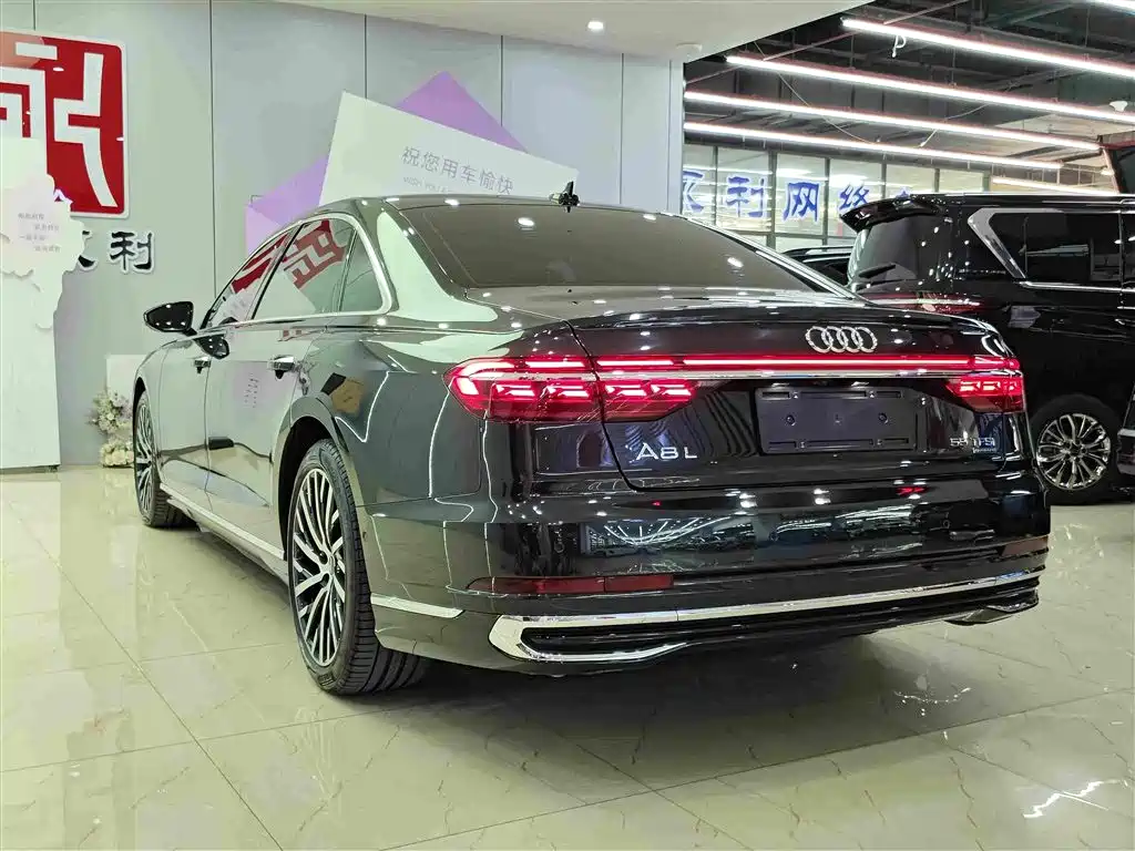 Audi A8 — фото 4