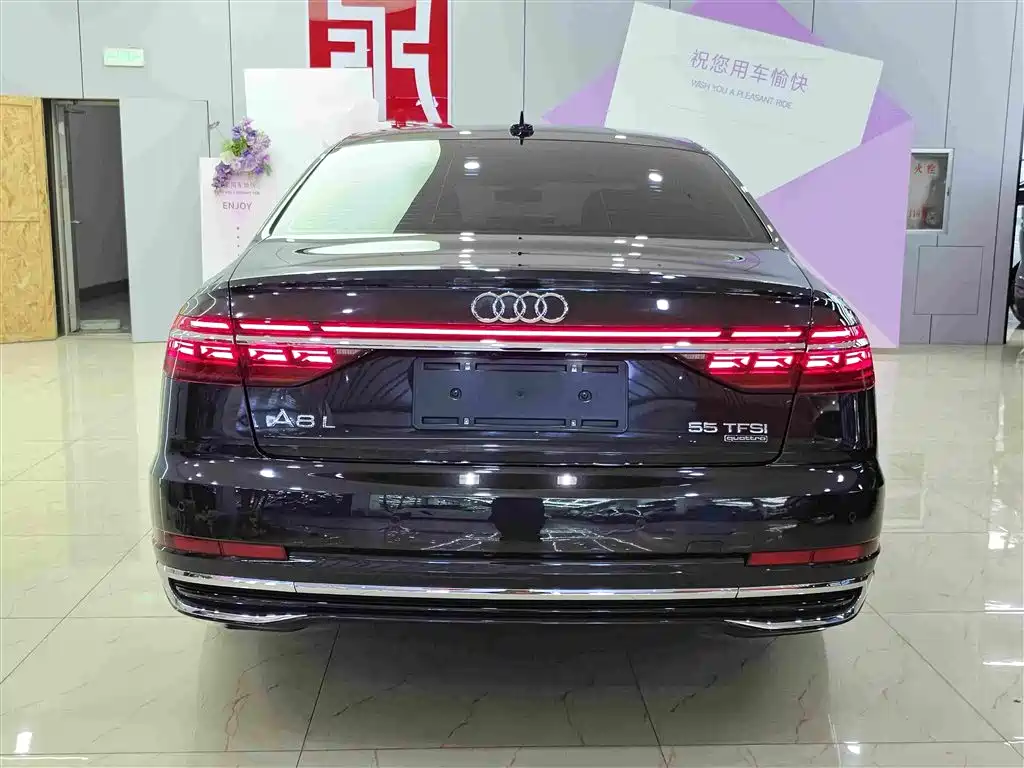 Audi A8 — фото 5