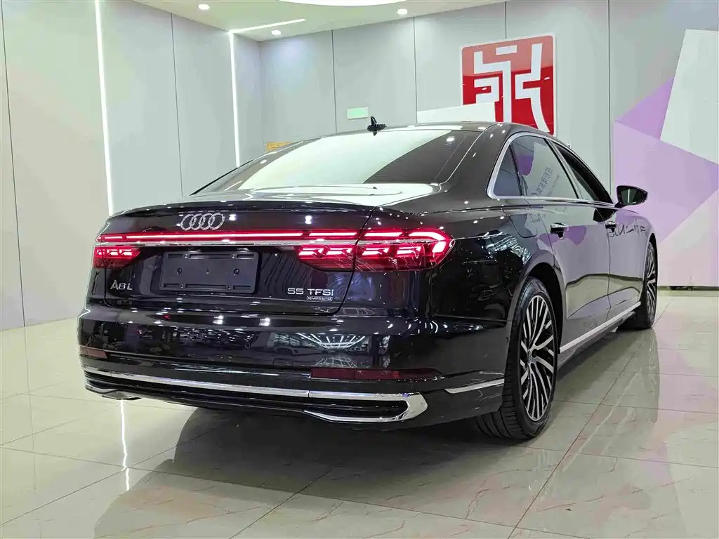 Audi A8 — фото 6