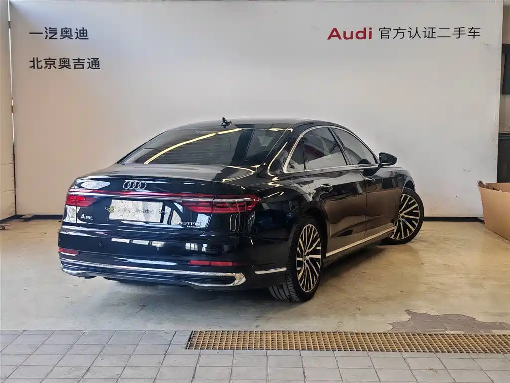 Audi A8 — фото 31