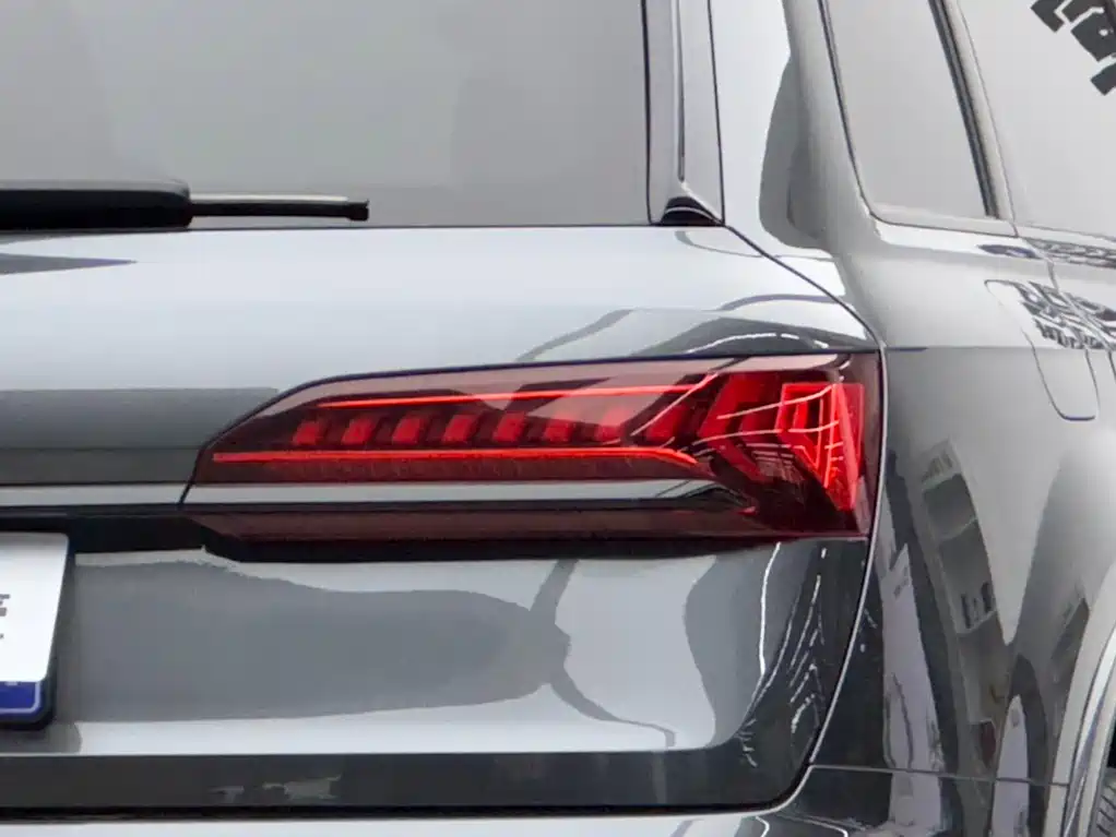 Audi SQ7 — фото 6